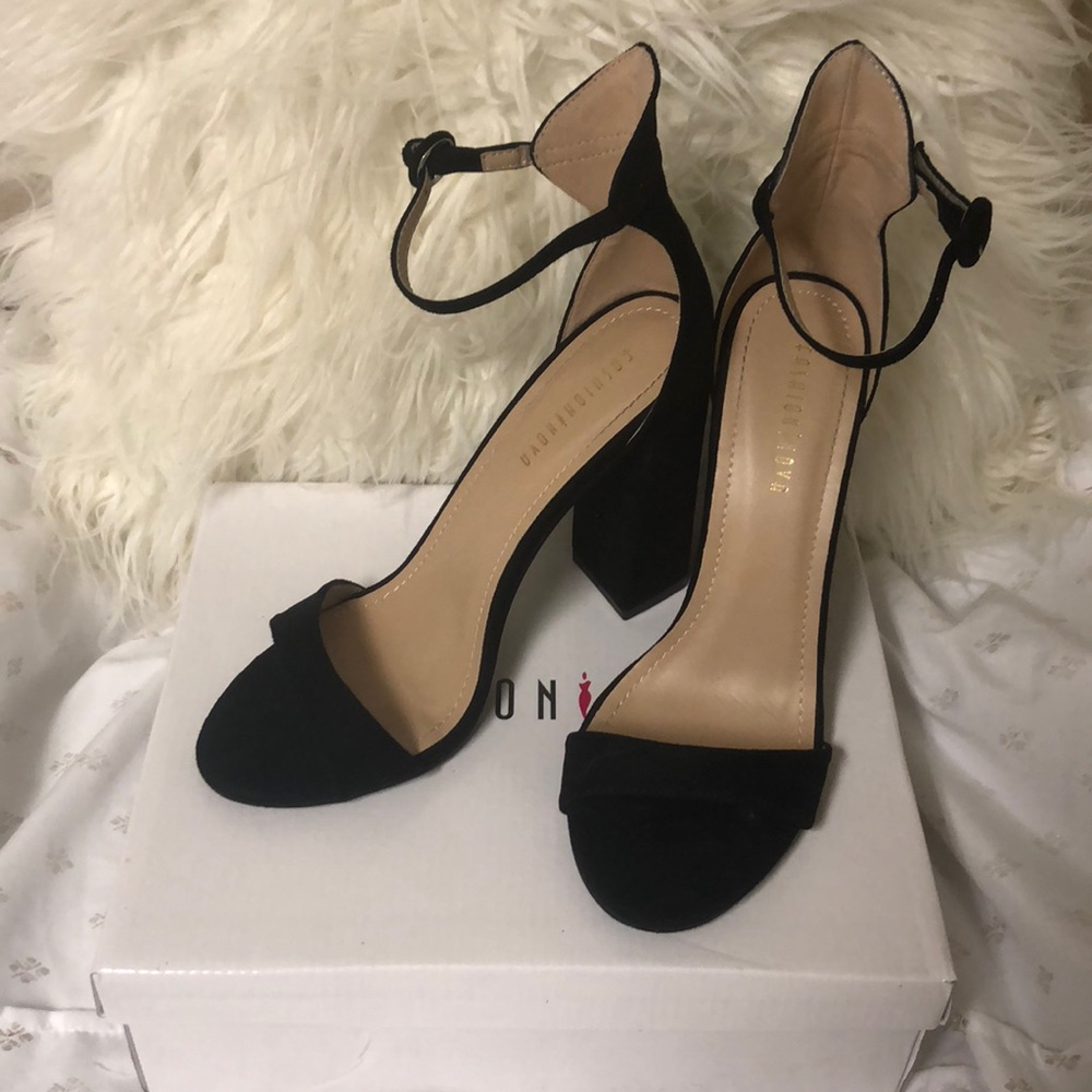 Black heels •Fashion Nova•